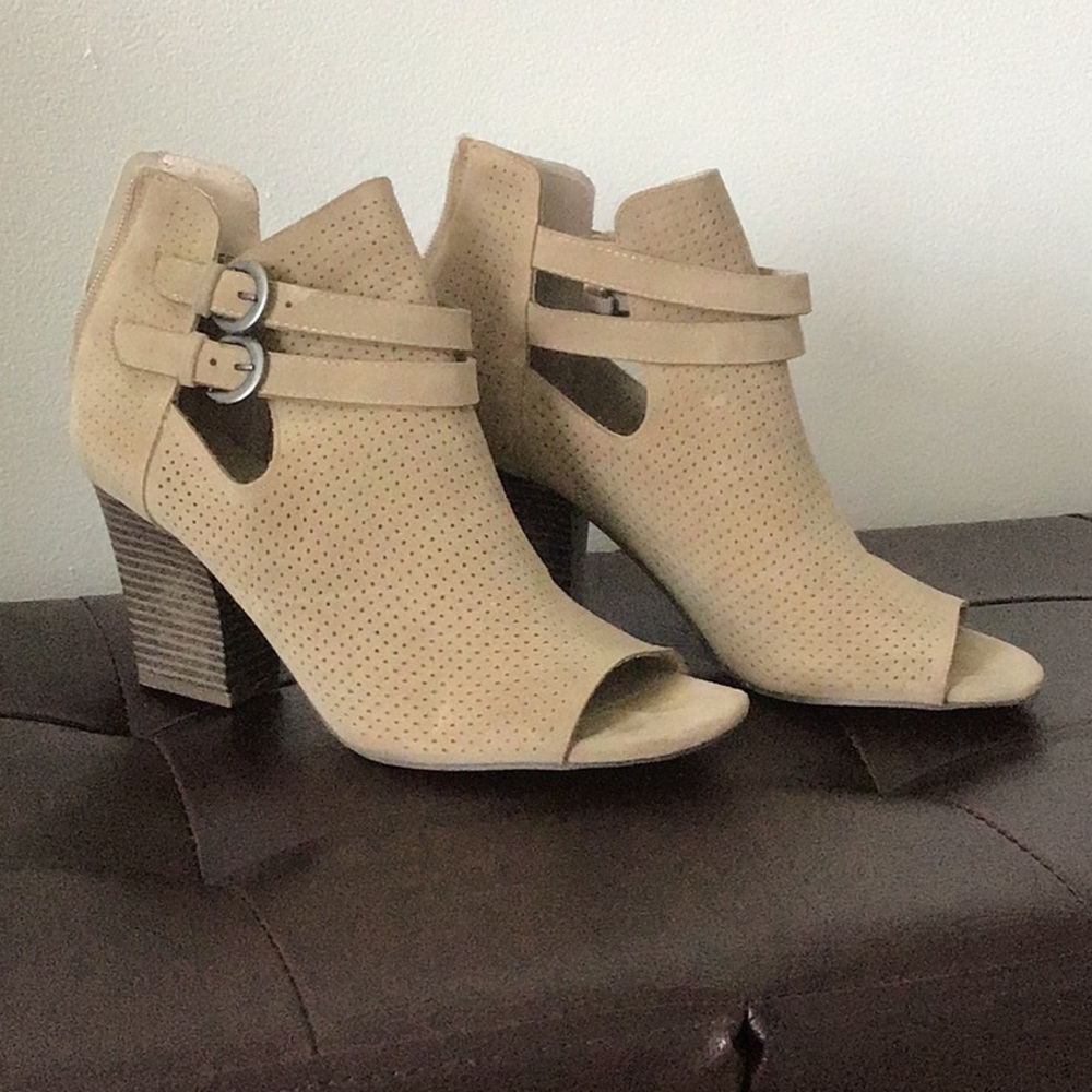 Open toes heels